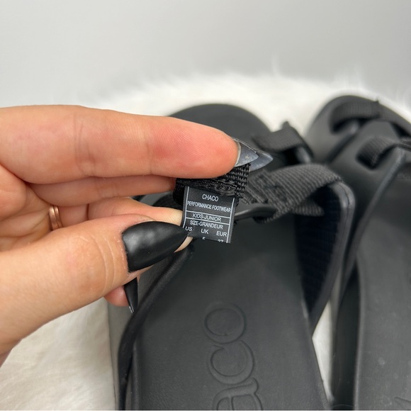 CHACO Big Kids Black Chillos Slides Sandals - Picture 5 of 6